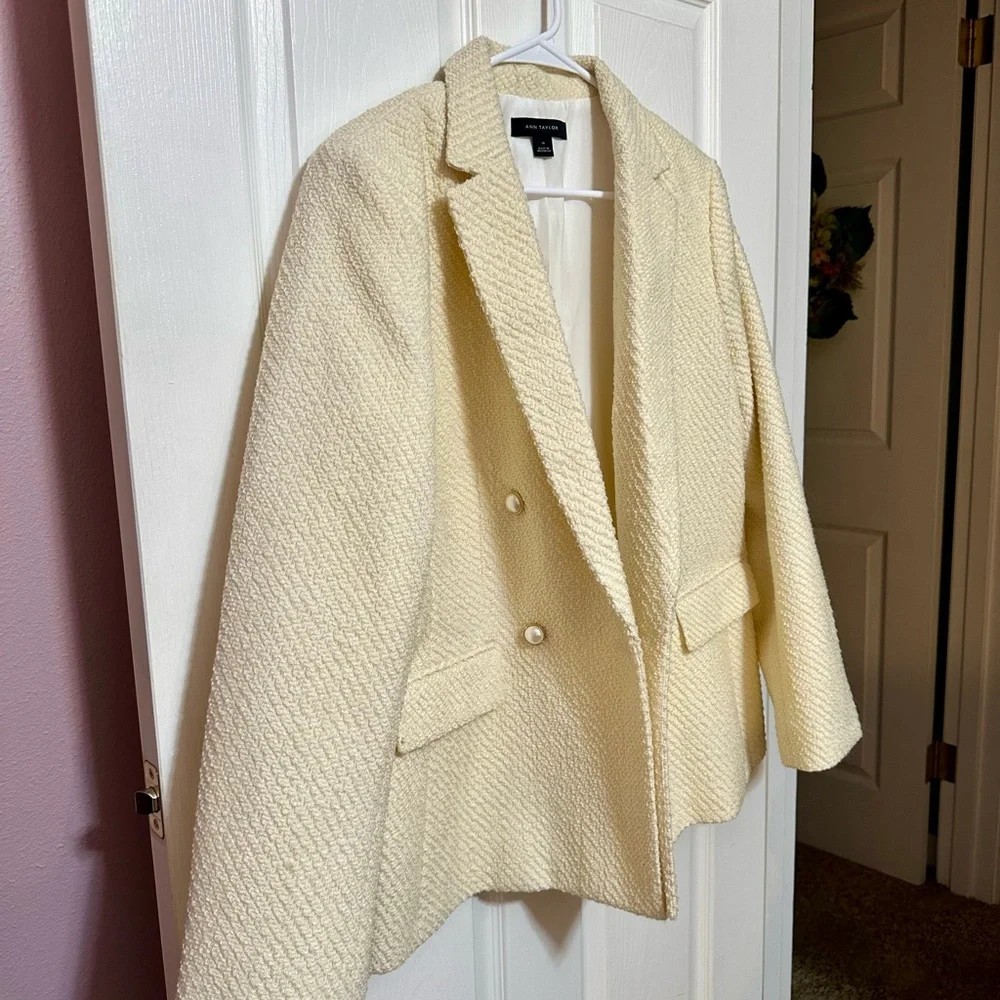 Ann Taylor Size 14 Cream Textured Women's Shacket/Blazer With Pearl Buttons - Picture 3 of 6